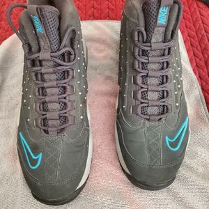 Nike Men’s Dark Gray Athletic Shoes with Blue Swoosh